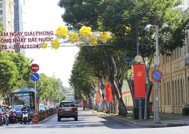 Rực rỡ cờ hoa chào mừng 49 năm Ngày Giải phóng miền Nam, thống nhất đất nước- Ảnh 2. Rực rỡ cờ hoa chào mừng 49 năm Ngày Giải phóng miền Nam, thống nhất đất nước- Ảnh 2.
