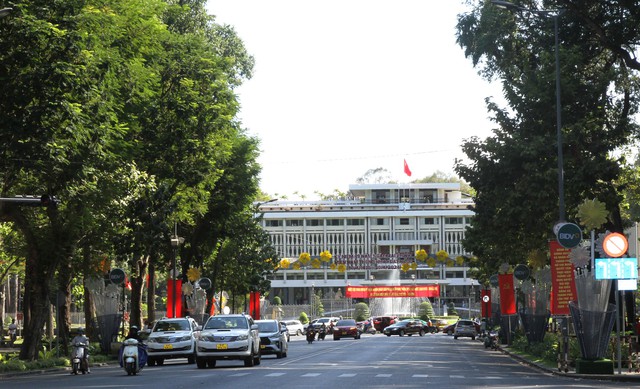 Rực rỡ cờ hoa chào mừng 49 năm Ngày Giải phóng miền Nam, thống nhất đất nước- Ảnh 1. Rực rỡ cờ hoa chào mừng 49 năm Ngày Giải phóng miền Nam, thống nhất đất nước- Ảnh 1.