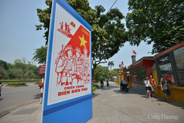Rực rỡ cờ hoa chào mừng 49 năm Ngày Giải phóng miền Nam, thống nhất đất nước- Ảnh 8. Rực rỡ cờ hoa chào mừng 49 năm Ngày Giải phóng miền Nam, thống nhất đất nước- Ảnh 8.