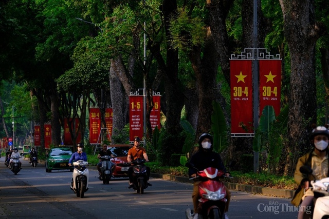 Rực rỡ cờ hoa chào mừng 49 năm Ngày Giải phóng miền Nam, thống nhất đất nước- Ảnh 9. Rực rỡ cờ hoa chào mừng 49 năm Ngày Giải phóng miền Nam, thống nhất đất nước- Ảnh 9.